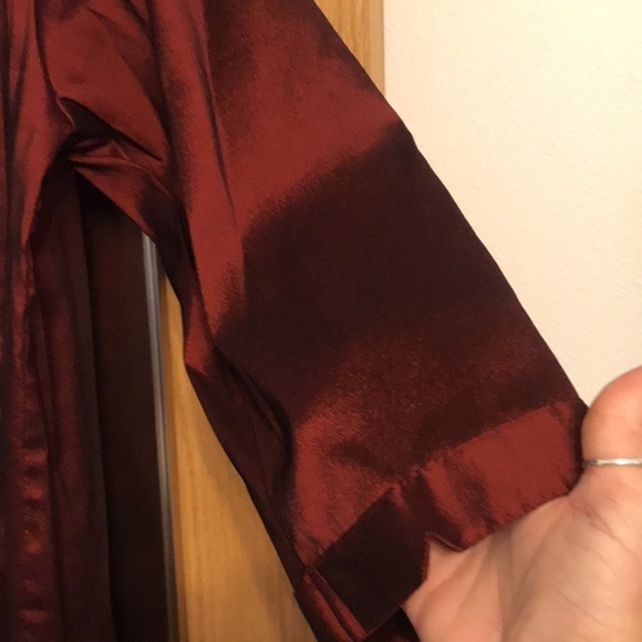 NWB Casuals XL red shimmery blouse - Picture 5 of 8